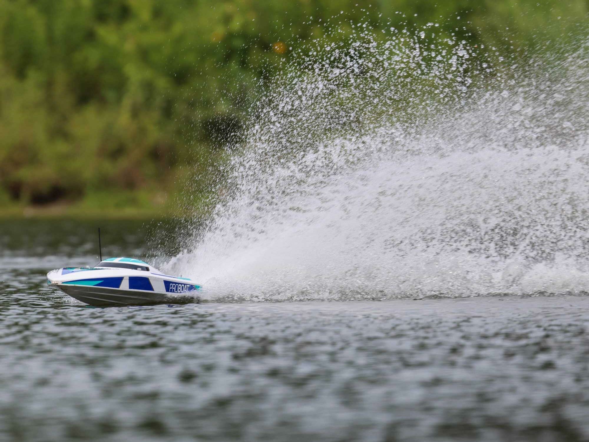 WHITE Sonicwake 36" Self-Righting Brushless Deep-V RTR - Image 19