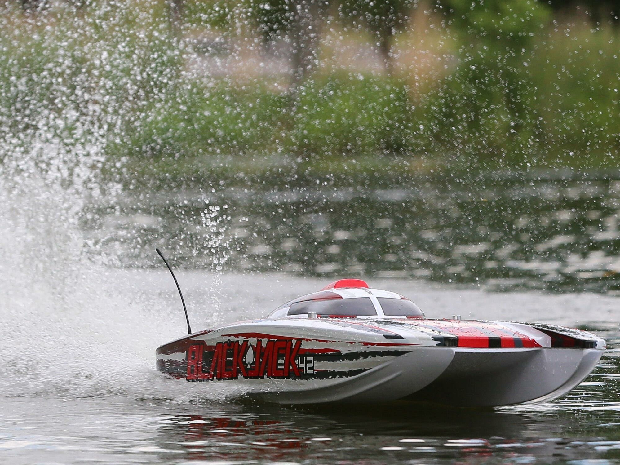 white and red Blackjack 42" 8S Brushless Catamaran RTR - Image 16