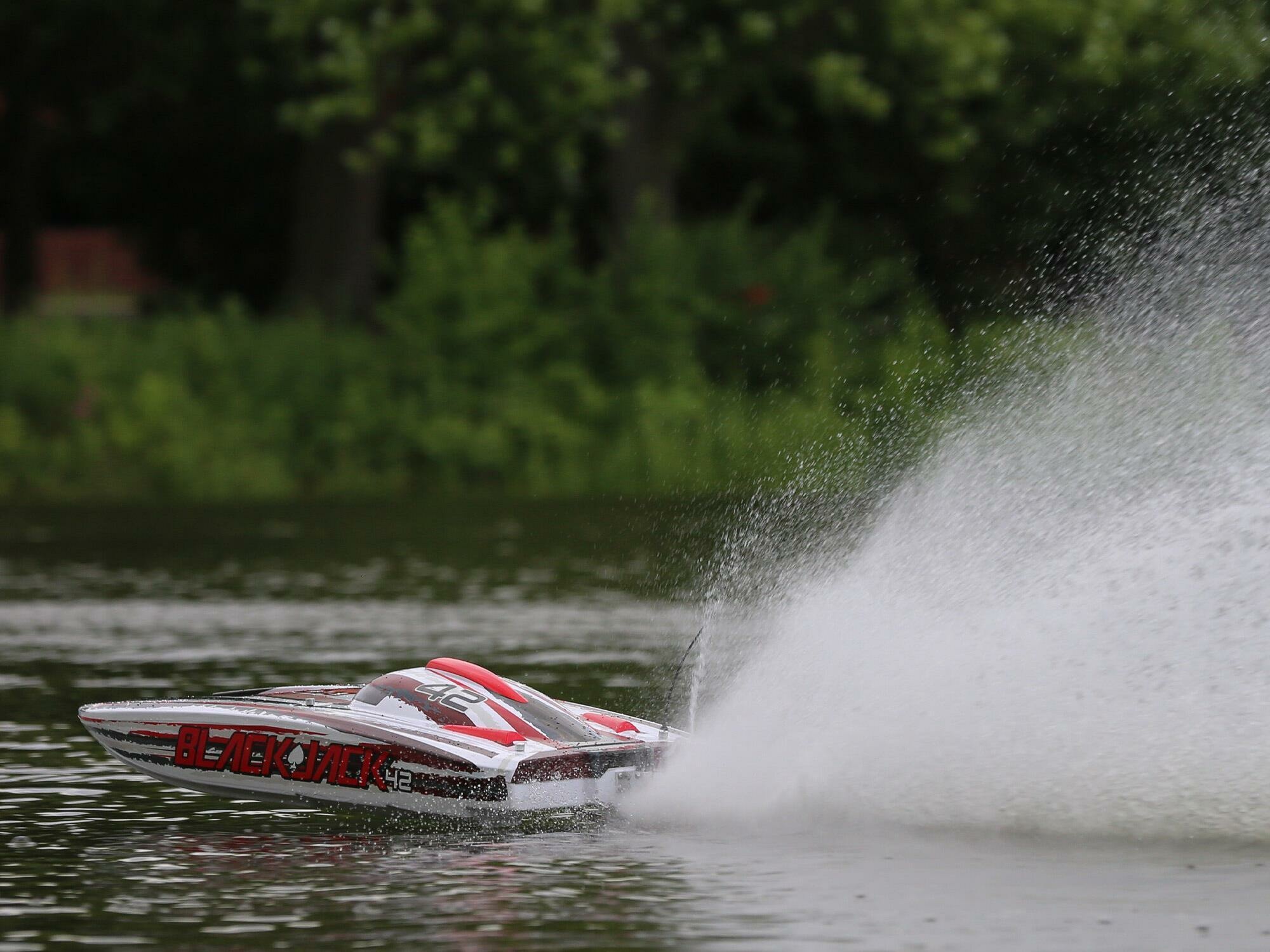 white and red Blackjack 42" 8S Brushless Catamaran RTR - Image 17