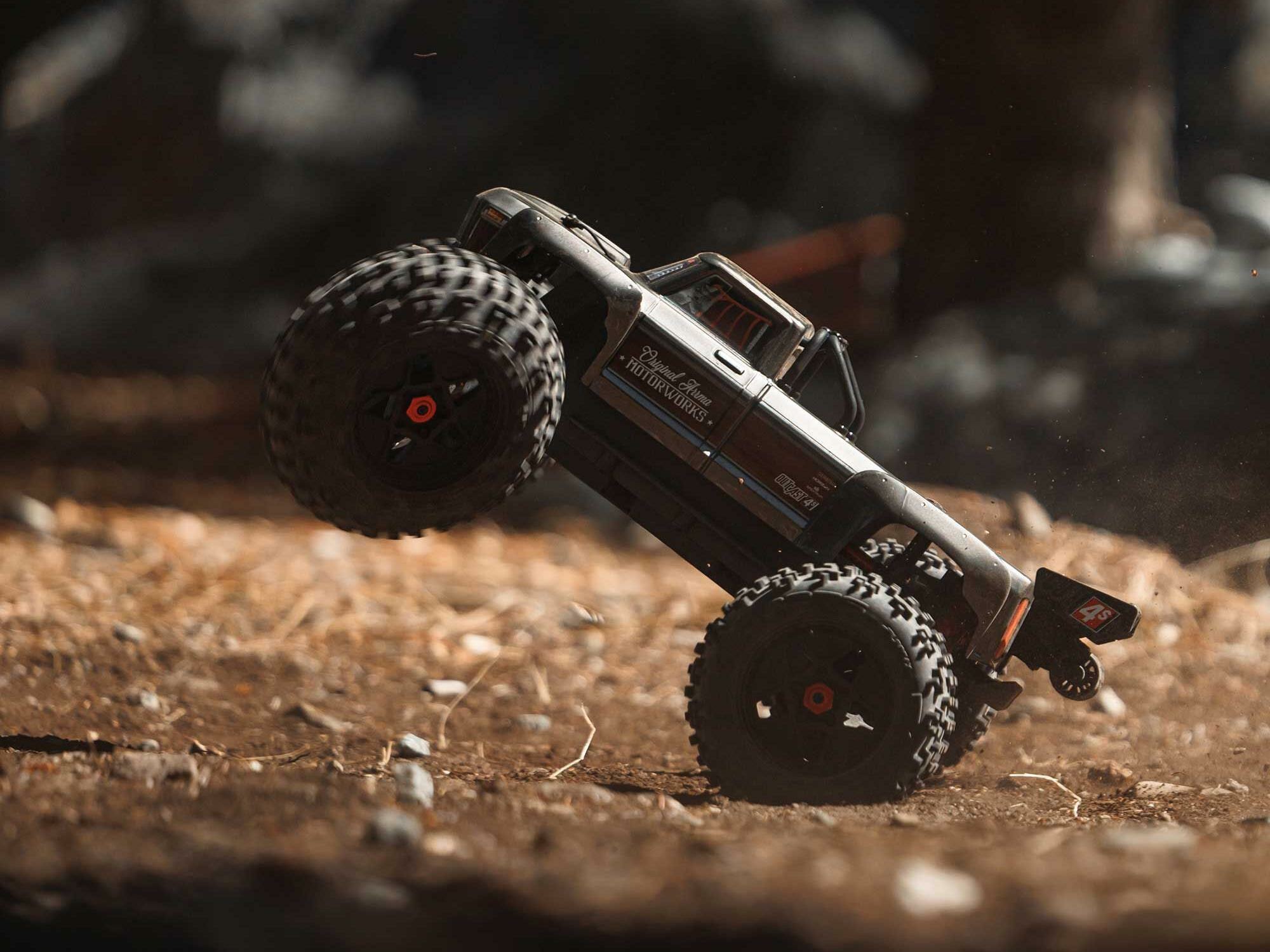 gun metal 1/10 OUTCAST 4S 4X4 BLX Stunt MT (with Centre Diff) - Image 23