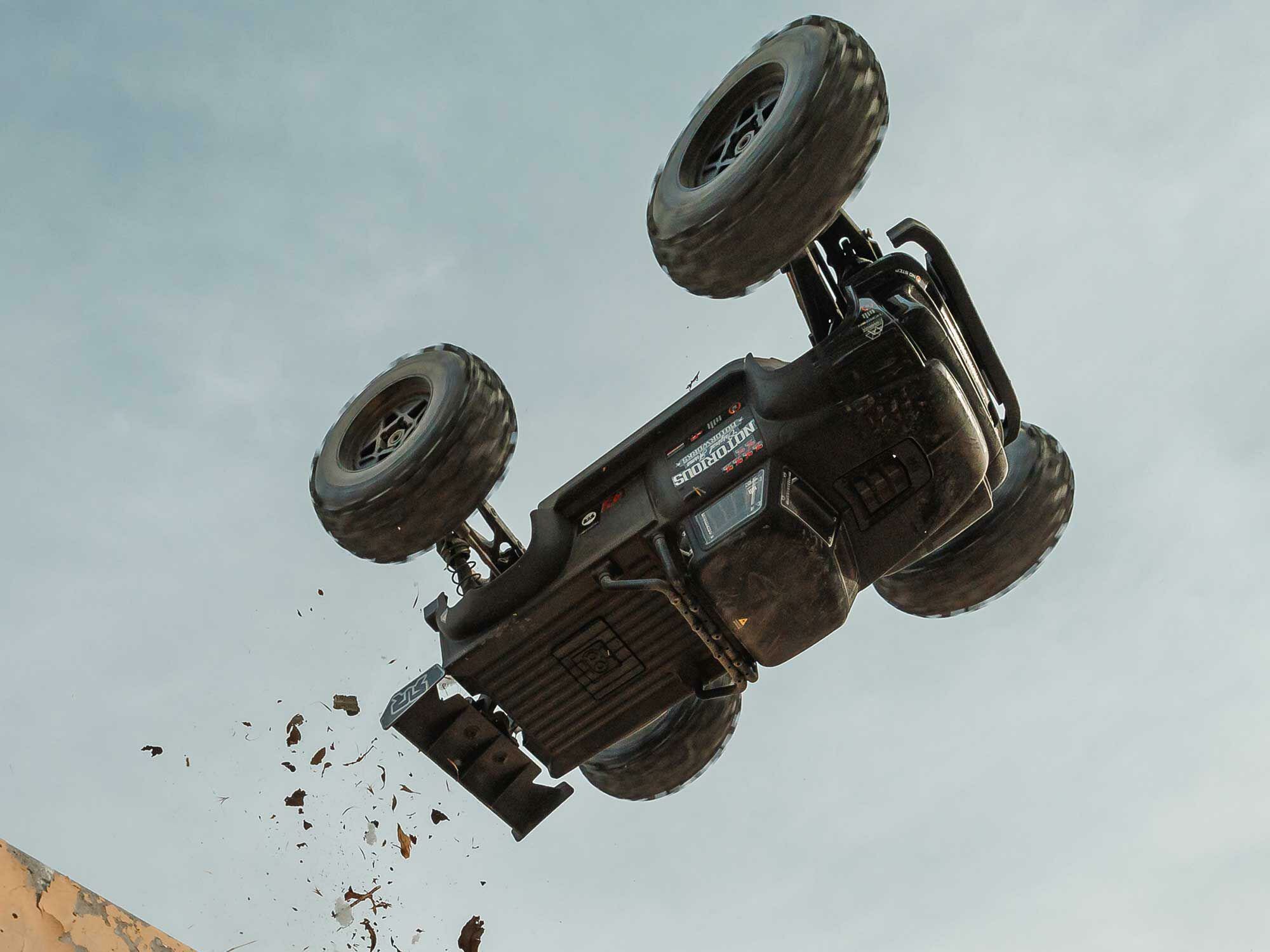 black 1/8 NOTORIOUS 6S V6 4X4 BLX Stunt Truck RTR - Image 18