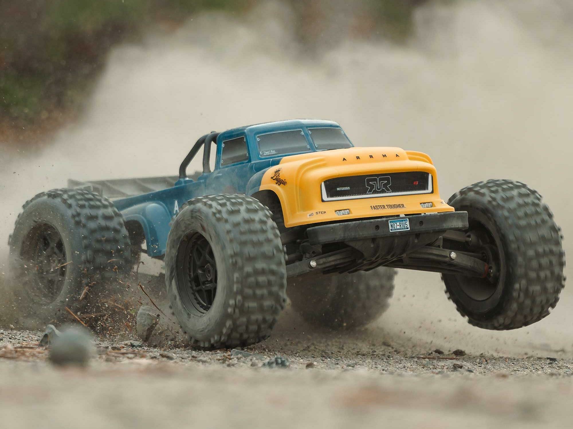 blue 1/8 NOTORIOUS 6S V6 4X4 BLX Stunt Truck RTR - Image 18