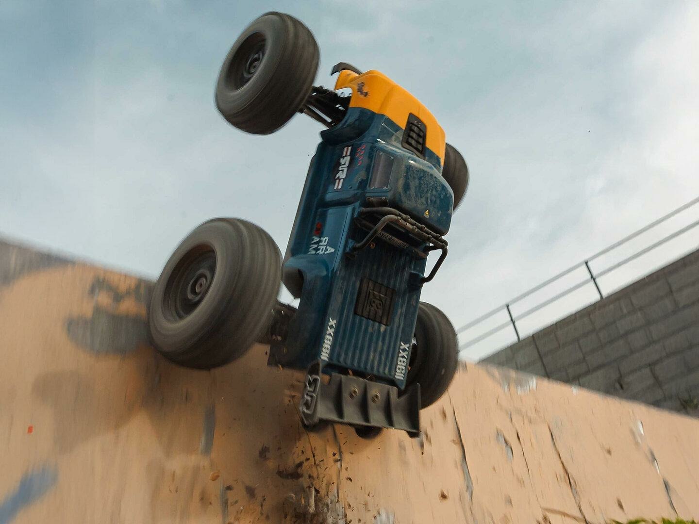 blue 1/8 NOTORIOUS 6S V6 4X4 BLX Stunt Truck RTR - Image 20
