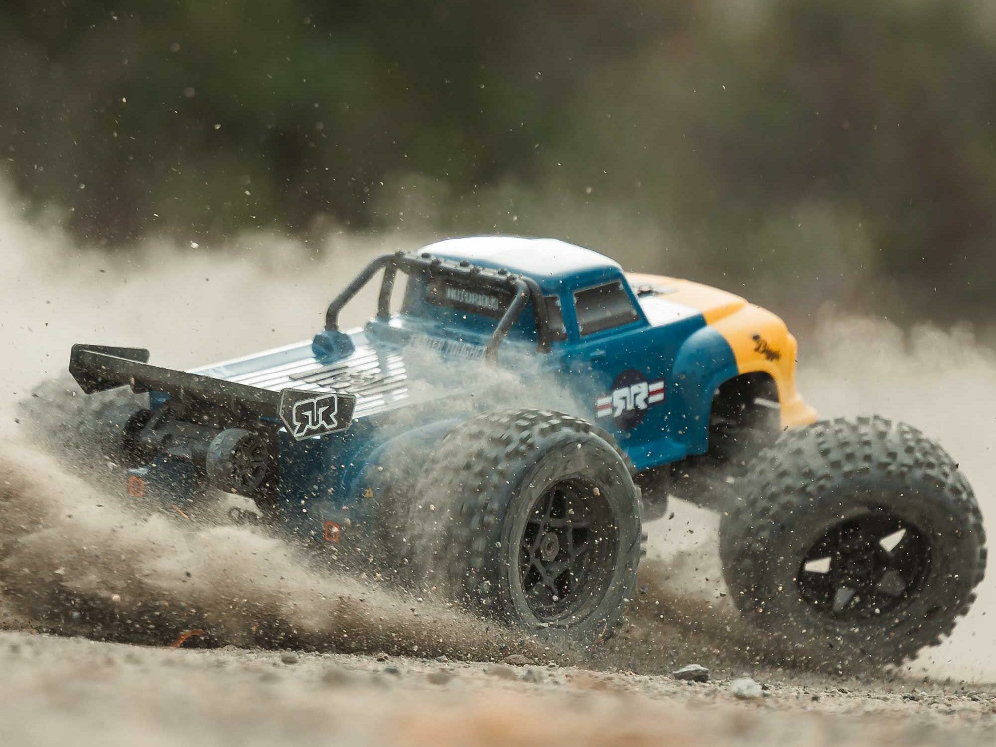 blue 1/8 NOTORIOUS 6S V6 4X4 BLX Stunt Truck RTR - Image 22