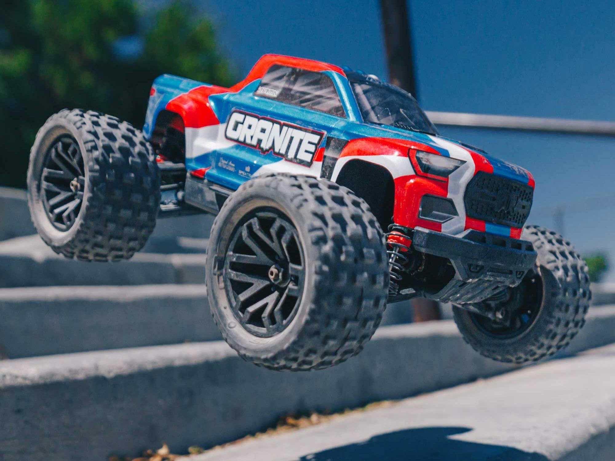 blue 1/18 GRANITE GROM MEGA 4X4 MT with Battery & Charger - Image 6