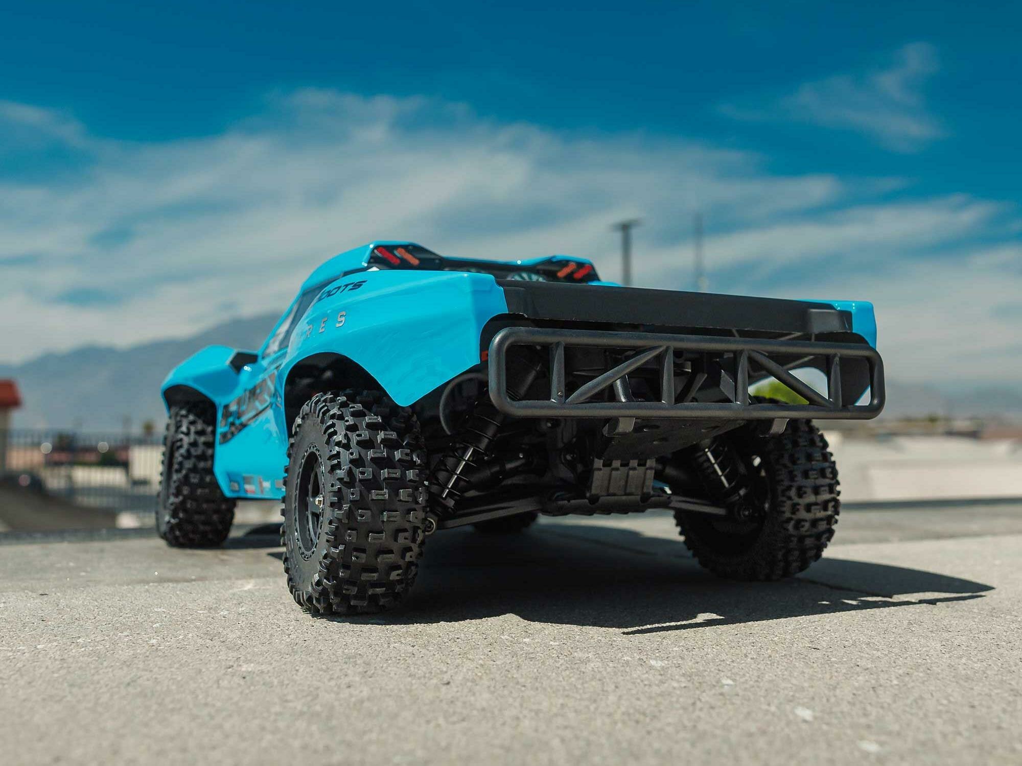 BLUE 1/10 FURY MEGA 550 4X2 SCT WITH BATTERY AND CHARGER - Image 10