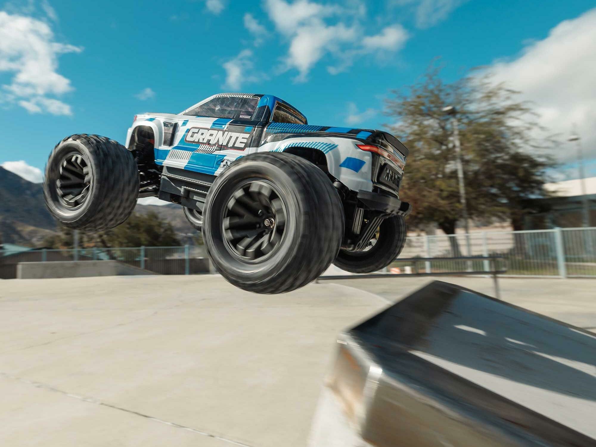 blue 1/10 GRANITE MEGA 665 4X4 RTR Monster Truck - Image 19