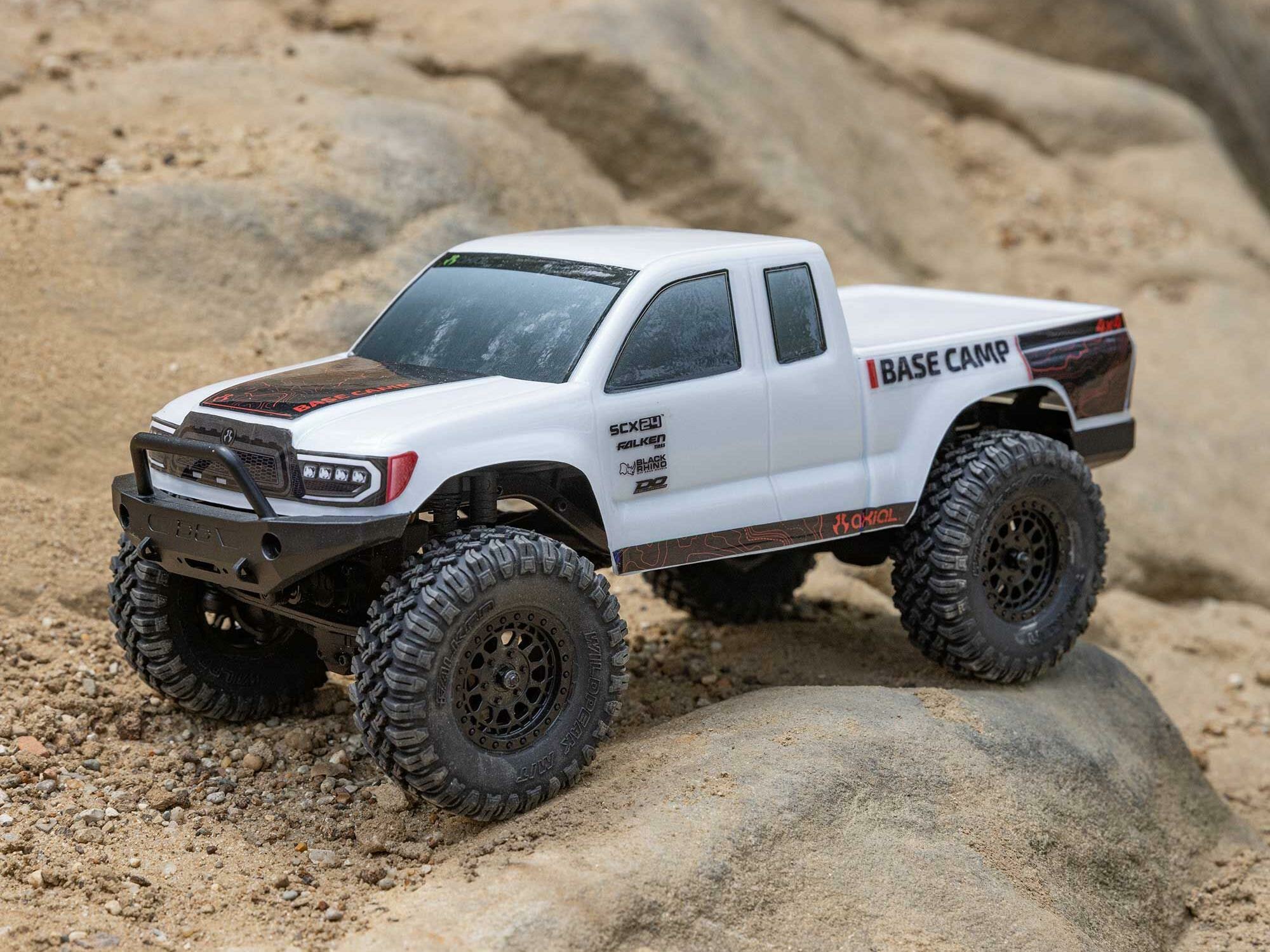 white 1/24 SCX24 Base Camp 4WD Rock Crawler RTR - Image 16