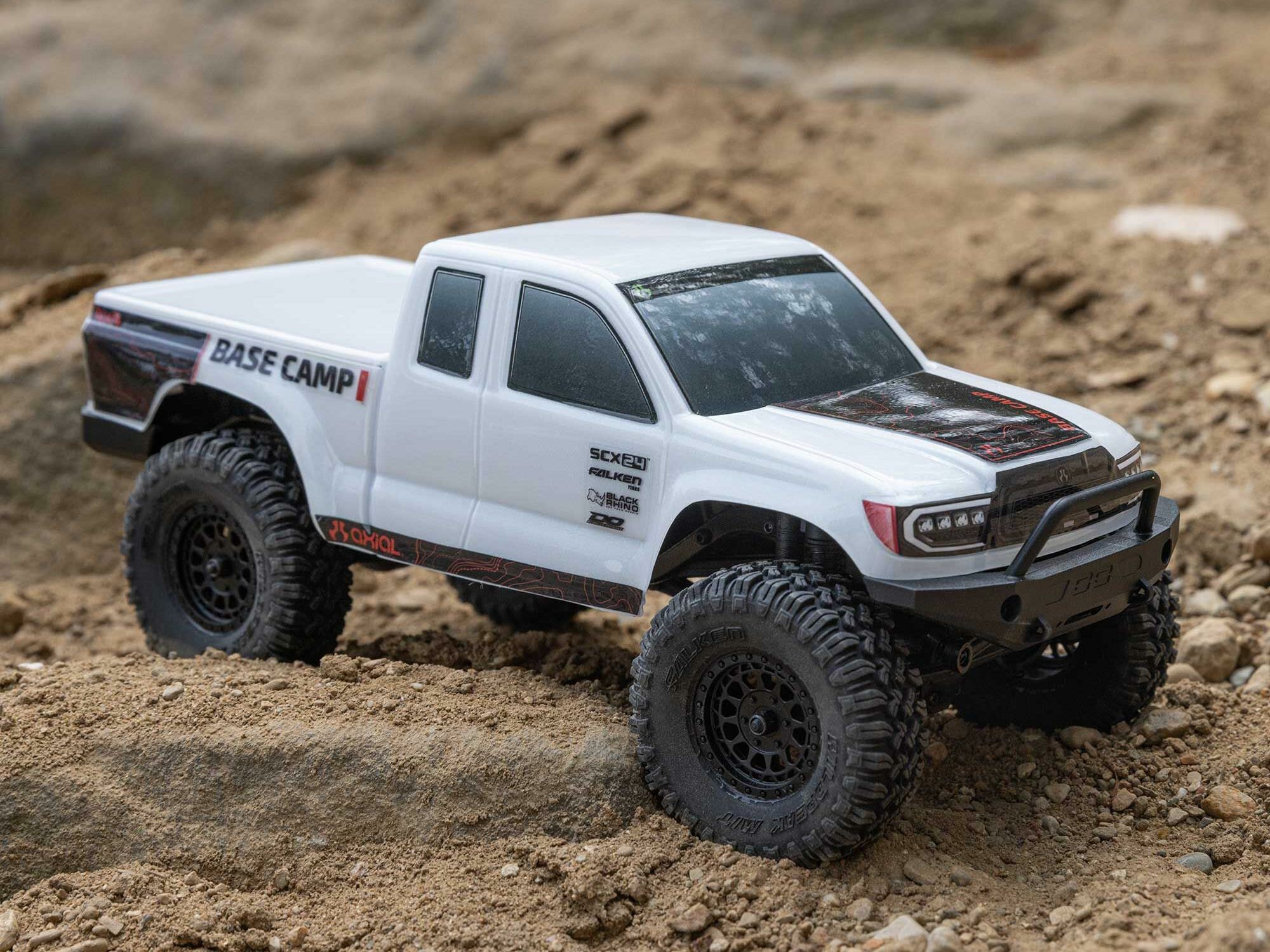 white 1/24 SCX24 Base Camp 4WD Rock Crawler RTR - Image 17