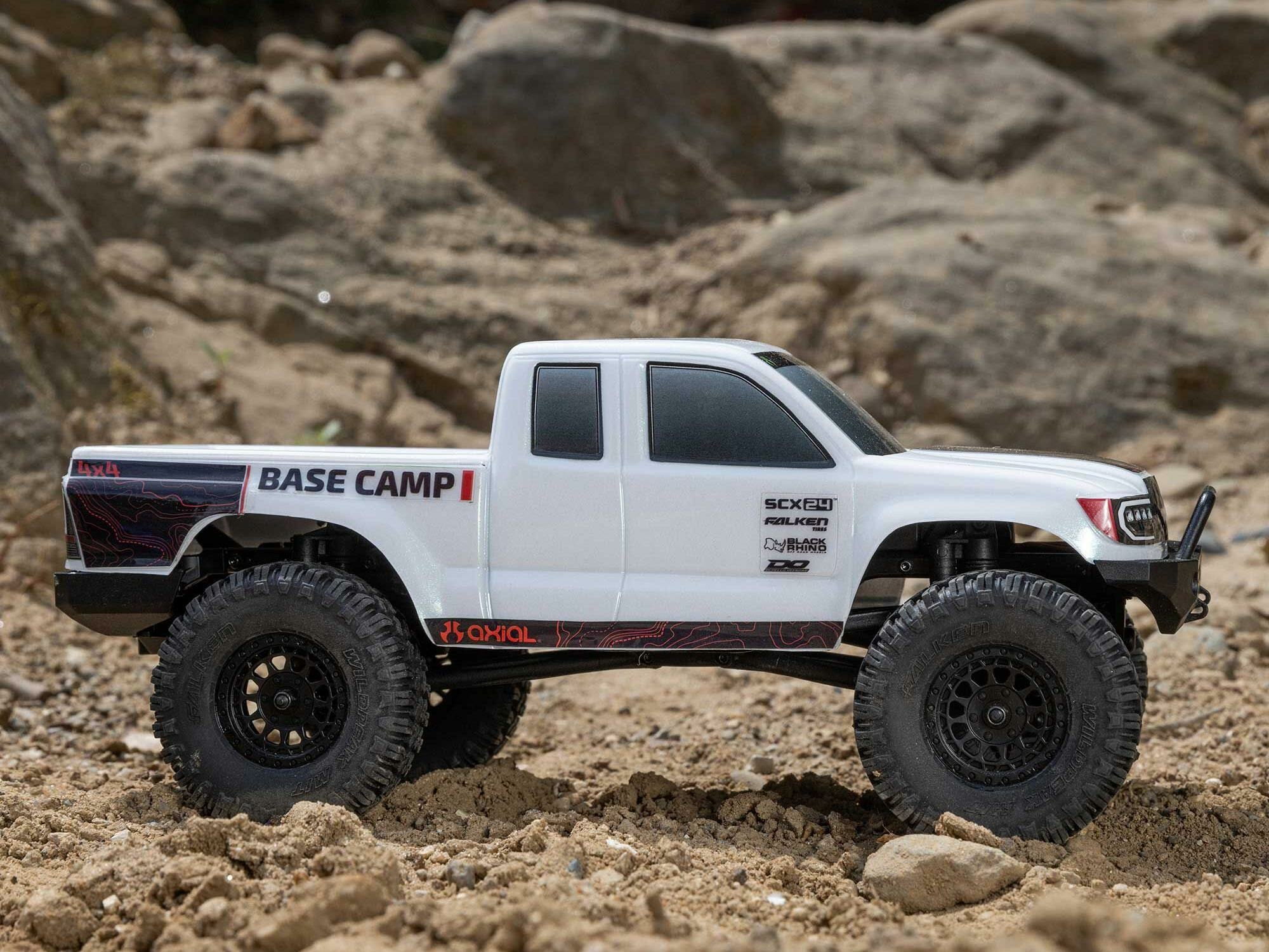 white 1/24 SCX24 Base Camp 4WD Rock Crawler RTR - Image 18
