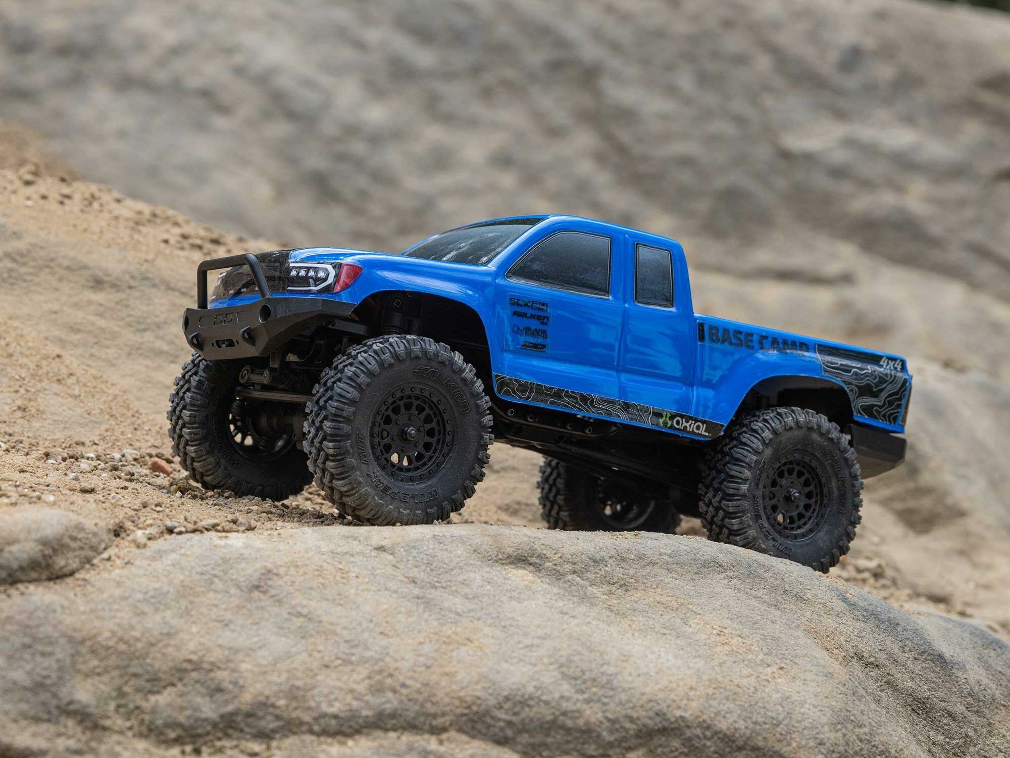 blue 1/24 SCX24 Base Camp 4WD Rock Crawler RTR - Image 19